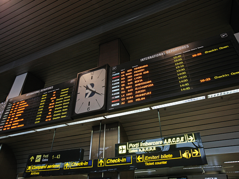 Vremea rea afectează zborurile: Aeronavele decolează şi cu 40 de minute întârziere de pe Aeroportul Henri Coandă