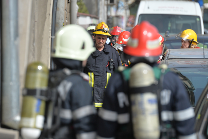 Panică în Constanţa: Un centru comercial a fost evacuat din cauza unui incendiu