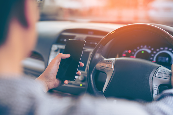 Psiholog, despre şoferii care fac live pe Facebook: Au nevoie de atenţie şi le lipseşte încrederea