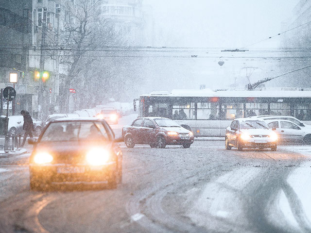 Meteorologii anunţă ninsori în Capitală în următoarele zile. Stratul de zăpadă va ajunge până la 10 cm