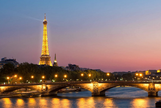 Turnul Eiffel, evacuat din greşeală, după ce un angajat a confundat o simulare cu un incident real