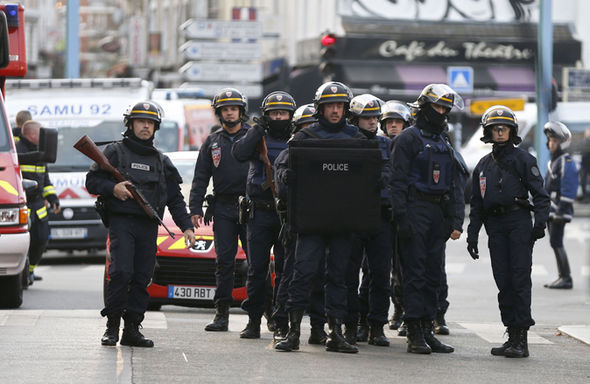 Cartier din oaşul belgian Liège, evacuat după ce a fost văzut în zonă un individ cu o macetă în mână