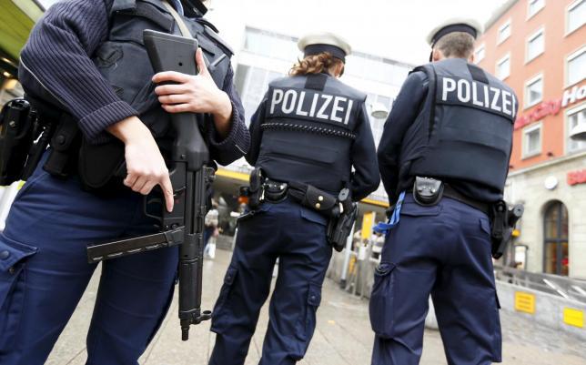 Bărbatul care s-a baricadat într-un restaurant din Germania, găsit dormind de poliţie şi reţinut