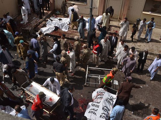 Bilanţul victimelor atacului din Pakistan ajunge la 53 de morţi şi zeci de răniţi