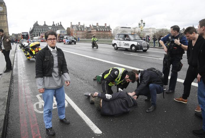 Bilanţul atacului de la Londra a fost revizuit în scădere de la 5 la 4 morţi, inclusiv atacatorul