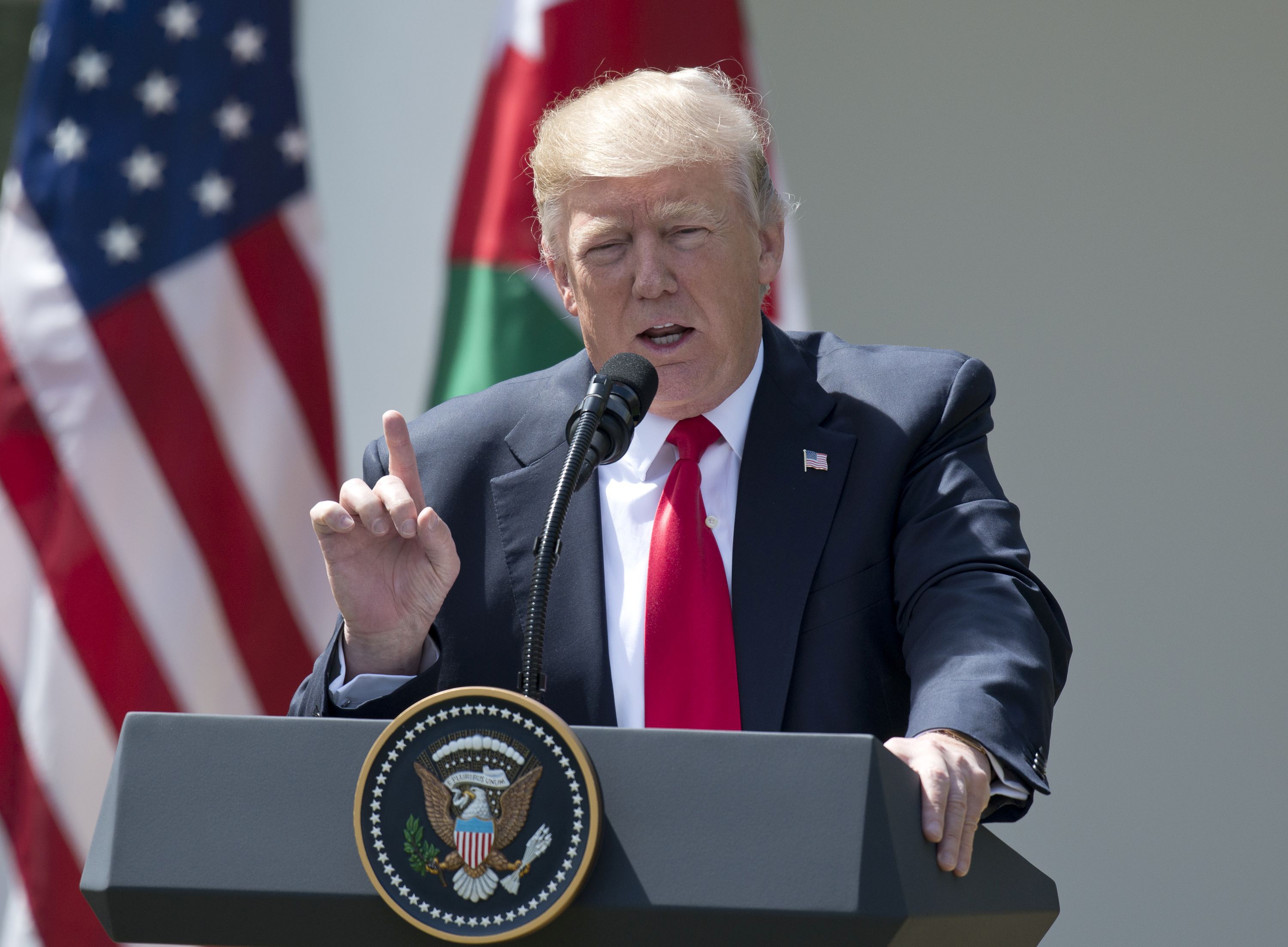 Preşedintele american Donald Trump a refuzat să confirme dacă a autorizat personal folosirea bombei de mare putere în Afganistan