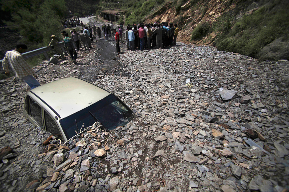 Cel puţin 134 de persoane, decedate în urma unor alunecări de teren în Bangladesh