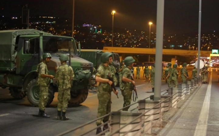 Turcia îşi mobilizează forţele: Militari turci au început să intre pe teritoriul Siriei