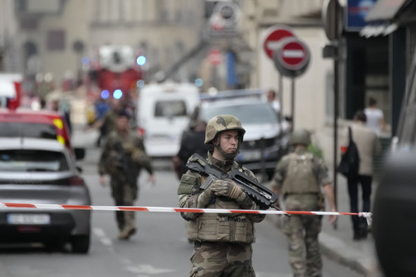 Ministerul de Interne din Franţa menţine dispozitivul suplimentat al forţelor de ordine
