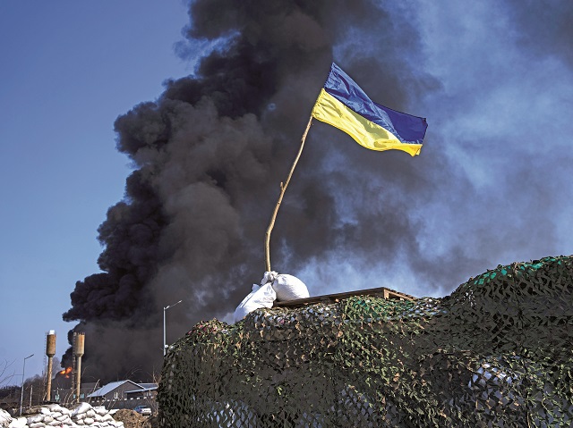 Un obuz rusesc a lovit o casă dintr-un sat ucrainen. Trei oameni au murit