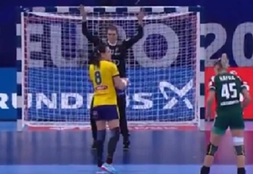 Campionatul european de handbal: Naţionala de handbal feminin a României pierde în faţa Ungariei. Cristina Neagu, scoasă cu targa de pe teren după ce s-a accidentat grav