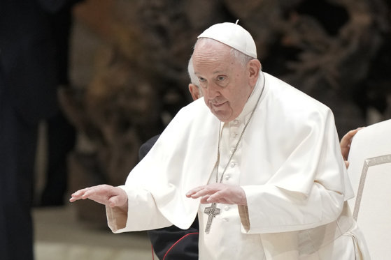 Papa, nu există invazie de migranţi, propagandă alarmistă