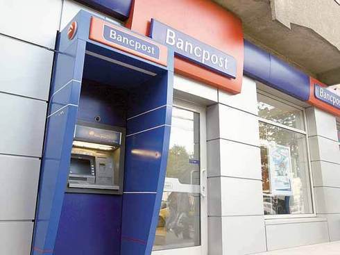 Bancpost scumpeşte administrarea contului curent şi retragerile de cash de la bancomat