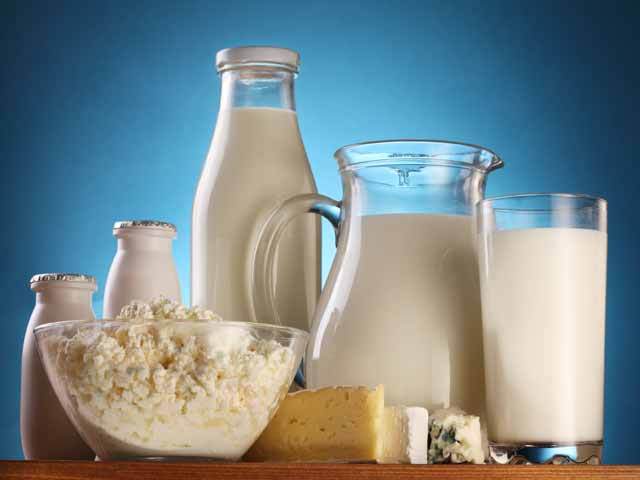 Interzicerea tranzacţiilor mari cu numerar lasă procesatorii de lapte fără bani