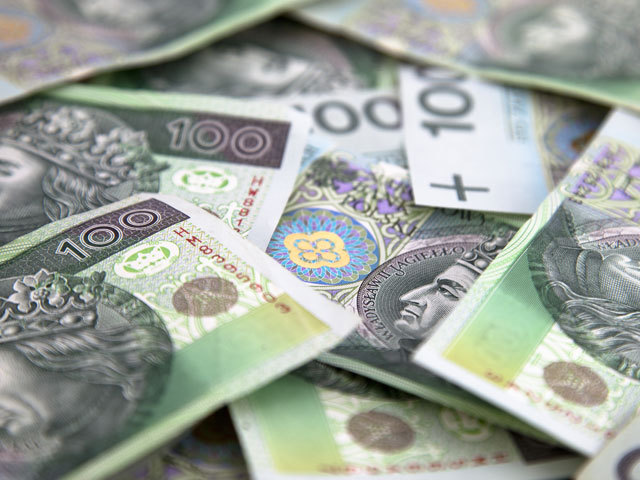 Polonia dă o lege pentru conversia în zloţi a creditelor ipotecare în valută
