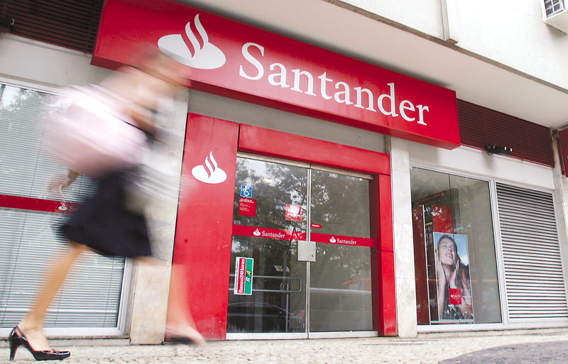 Grupul spaniol Santander reduce dramatic dobânzile la banca pe care o deţine în Marea Britanie