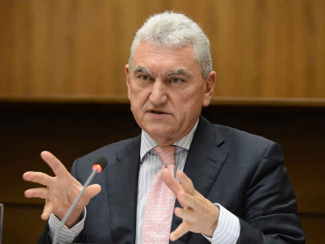 După mai multe încercări, partidele au reuşit să-l dea jos pe Mişu Negriţoiu de la conducerea ASF. Parlamentul a votat în unanimitate revocarea