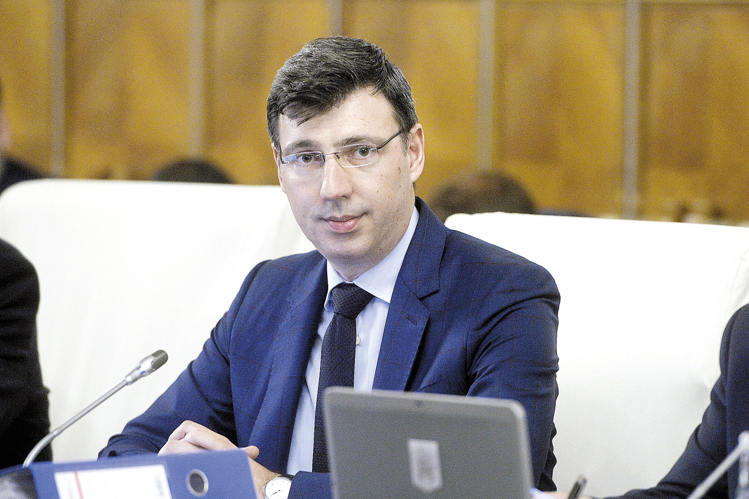 Ionuţ Mişa, ministrul finanţelor, despre rectificarea bugetară: „Vom rămîne la deficitul de 2,95% din PIB. Ministerul Transporturilor nu are o execuţie bună la investiţii, o să-i luăm din bani”