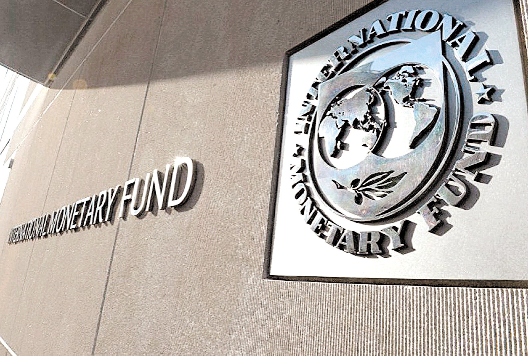 FMI recomandă guvernelor să nu renunţe la reglementările bancare instituite după criza din 2008