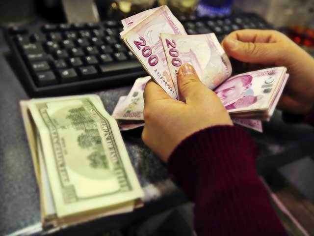 Lira turcească este noul erou al monedelor emergente: din mai s-a apreciat cu 12% faţă de dolar, cea mai rapidă creştere din lume