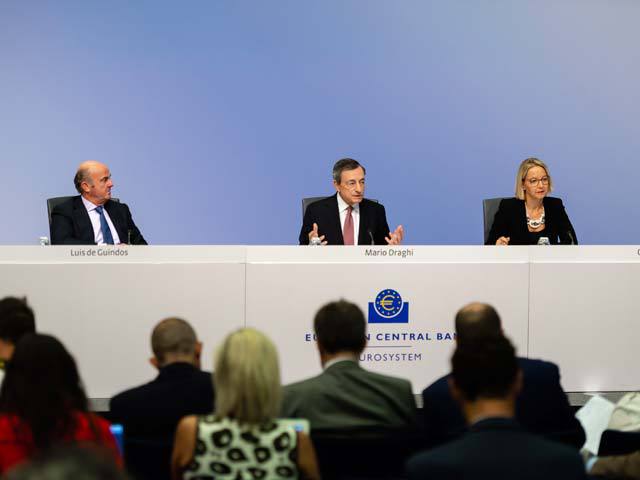 Preşedintele BCE Mario Draghi şi-a pus pentru ultima oară în acţiune bazooka cea mare în lupta cu recesiunea: a redus dobânzile la euro şi a repornit achiziţiile de active. Pieţele spun că nu sunt impresionate de dimensiuni, dar au reacţionat pozitiv