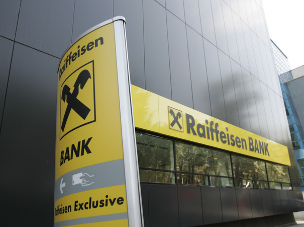 Raiffeisen Bank a redus temporar la zero, până în 30 aprilie, comisioanele la încasări prin POS şi e-commerce