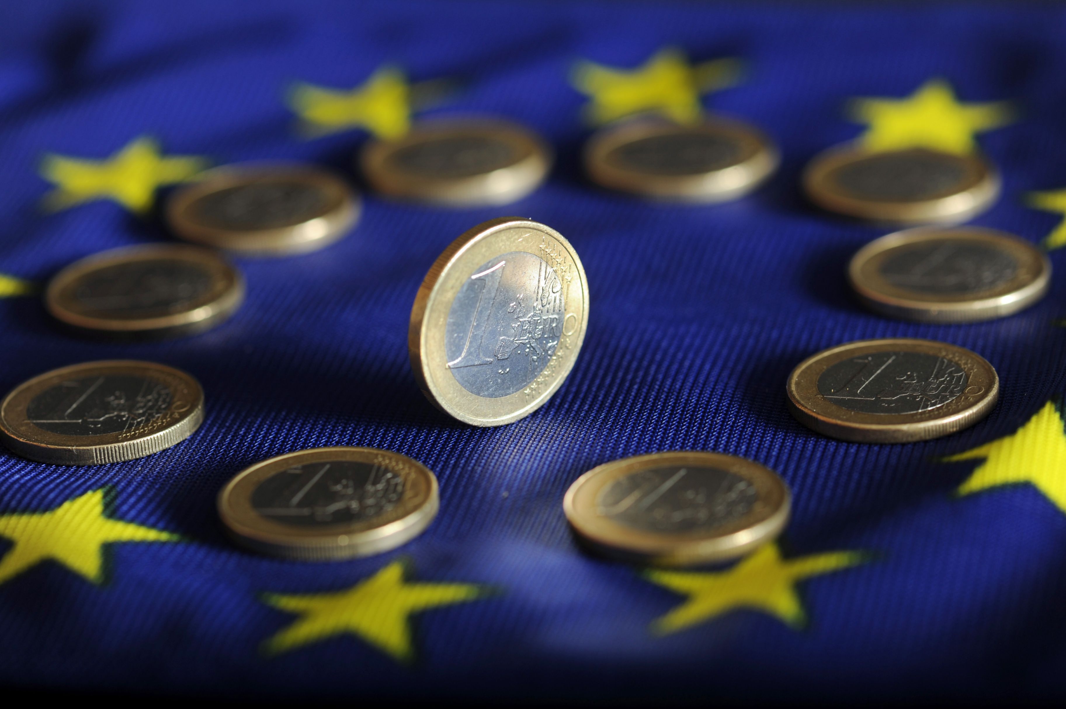 Ministrul maghiar al finanţelor: Trebuie să ne gândim la introducerea euro