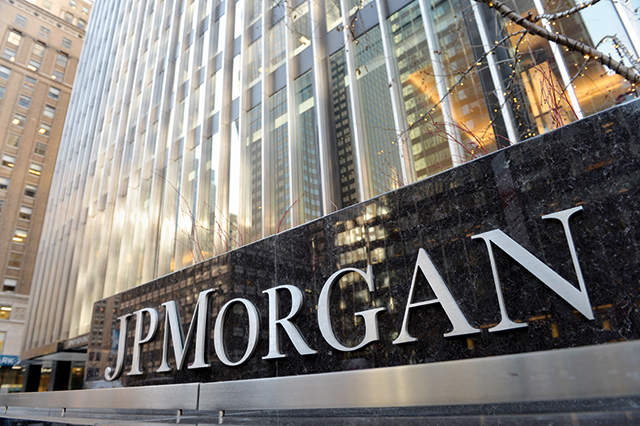 JPMorgan, consultantul în tranzacţia Alpha Bank - UniCredit. Multiplul folosit a fost de 1,2-1,3 din activele nete