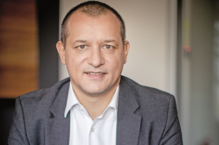 Cristian Sporis, vicepreşedinte Raiffeisen Bank, primeşte un nou an de mandat în funcţia de preşedinte al AmCham România