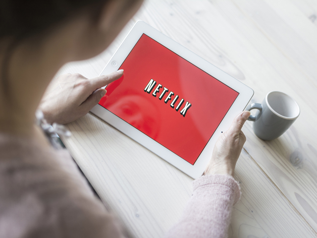 Acţiunile Netflix cad cu peste 12% după ce compania a atras cu un milion de abonaţi mai puţin decât şi-a propus