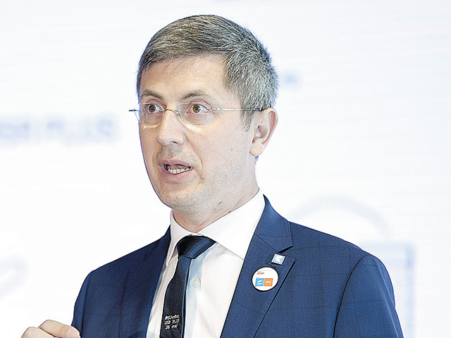 Vicepremierul Dan Barna, investiţii de circa 300.000 de euro în fonduri mutuale. Pe cont propriu, are acţiuni la Banca Transilvania şi Compa Sibiu