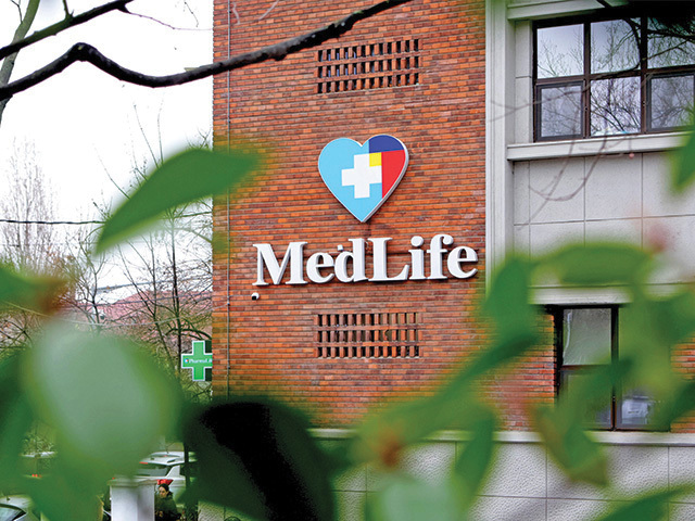 Bursă. MedLife continuă galopul în primul trimestru din an: plus 22% la cifra de afaceri şi 55% la profit. Operatorul se uită după achiziţii în 2024