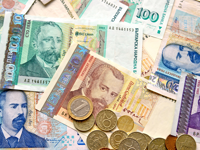 Guvernul bulgar va majora salariul minim de la 174 la 194 euro anul viitor. În România ar putea ajunge la 237 euro