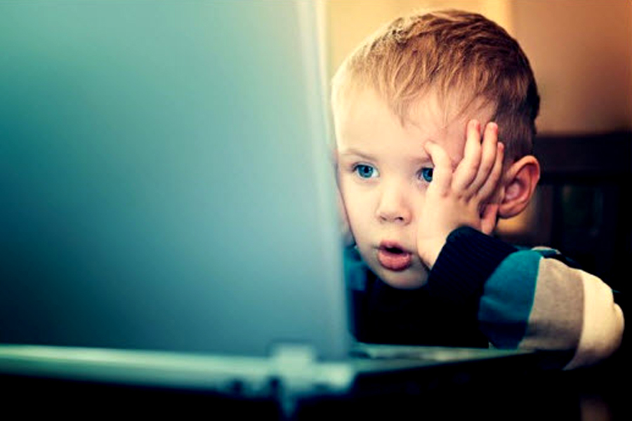 Ce trebuie să ştie părinţii despre siguranţa utilizării internetului: 90% dintre copiii români folosesc cel puţin o reţea de socializare