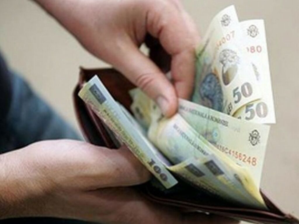 Creşterea salariului minim la 3.000 de lei brut ar putea antrena creşteri salariale în valoare de cel puţin 1 miliard de euro anul viitor