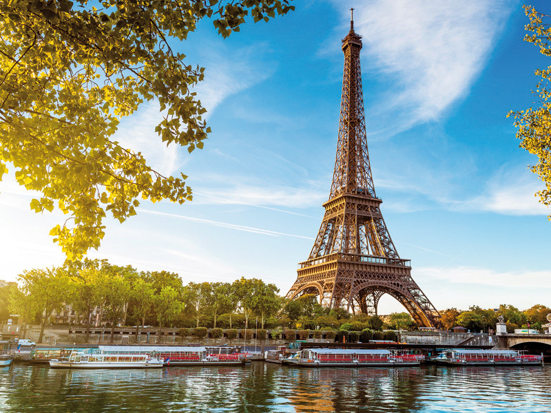 Angajaţii din Paris vor majorări salariale pentru a se întoarce la birou