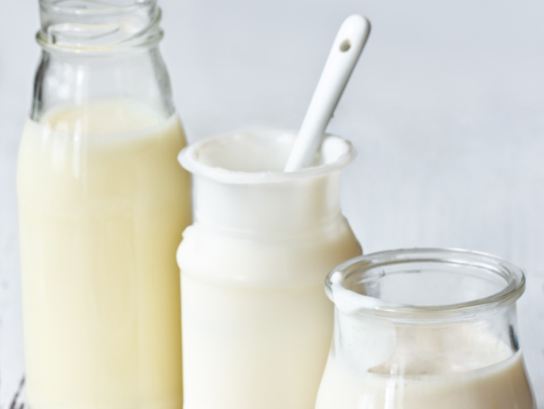 România are cel mai ieftin lapte crud din UE, dar importă lapte şi smântână de peste 97 mil. euro