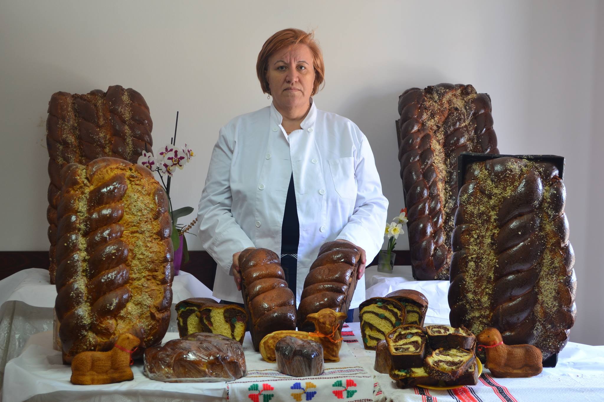 Un producător din Botoşani: Producem 500 de cozonaci pe zi în decembrie, faţă de 100 pe săptămână vara