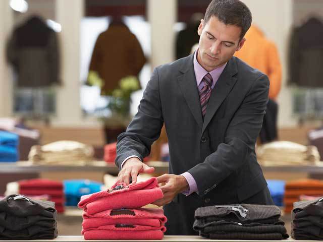 Surpriză: Bărbaţii români cheltuie 1 mld. euro pe haine, iar piaţa creşte repede decât cea