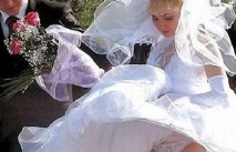 În noaptea nunţii, el a încercat să-i dea rochia de mireasă jos: ŞI-A IEŞIT DIN MINŢI când a văzut ASTA