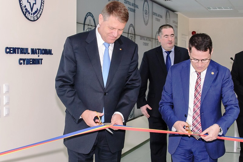 Klaus Iohannis a tăiat panglica la noul sediu al Centrului Naţional Cyberint al SRI