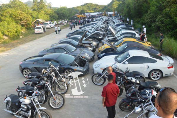 Maşini şi motociclete de lux distruse în Filipine