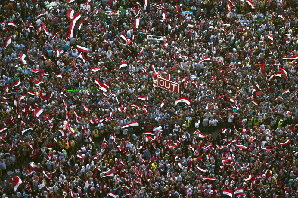 Suporteri ai opoziţiei egiptene se strâng în piaţa Tahrir din Cairo, Egipt, marţi, 2 iulie 2013.  