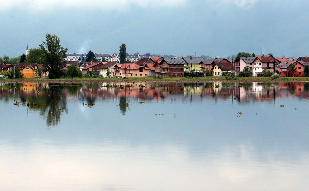 Ilidza, suburbie a oraşului Sarajevo din Bosnia - Hertegovina, în urma inundaţiilor, vineri, 16 mai 2014.