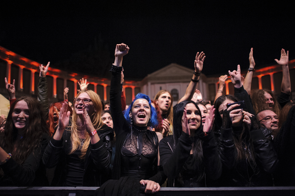 Publicul se manisfestă în timpul Festivalului Metalhead Meeting, la Arenele Romane, în Bucureşti, sâmbătă, 27 septembrie 2014.
