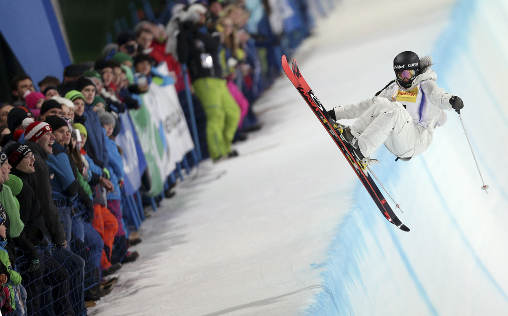 Prima clasată, elveţianca Virginie Faivre concurează în finala de Schi Halfpipe feminin din cadrul FIS Freestyle and Snowboarding World Ski Championships, în Kreischberg, Austria, joi, 22 ianuarie 2015.