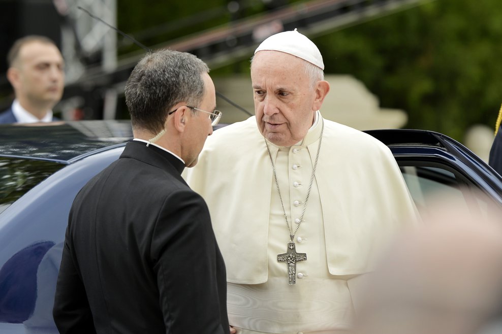 Papa Francisc soseste la Palatul Cotroceni, pentru intalnirea oficiala cu presedintele Klaus Iohannis (nu se afla in imagine), in prima zi a vizitei sale in Romania, vineri 31 mai 2019. ANDREEA ALEXANDRU / MEDDIAFAX FOTO