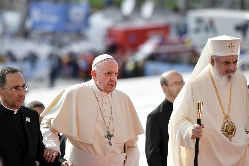 Papa Francisc (C) si Patriarhul Daniel (D) sosesc impreuna la Catedrala Neamului din Bucuresti, vineri 31 mai 2019. ANDREEA ALEXANDRU / MEDIAFAX FOTO