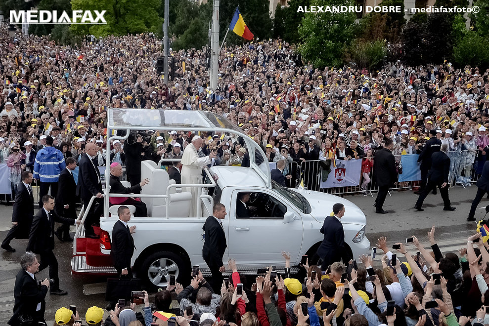 In jur de 150.000 de pelerini l-au intampinat pe Papa Francisc la Iasi, in a doua zi a vizitei Suveranului Pontif in Romania, sambata 1 iunie 2019. ALEXANDRU DOBRE / MEDIAFAX FOTO
