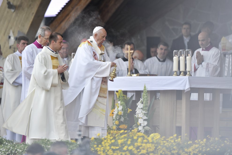 Papa Francisc (C) oficiaza in fata a peste 80.000 de persoane din intreaga lume, Sfanta Liturghie, la sanctuarul marian de la Sumuleu Ciuc, Harghita, sambata 1 iunie 2019. ANDREEA ALEXANDRU / MEDIAFAX FOTO
